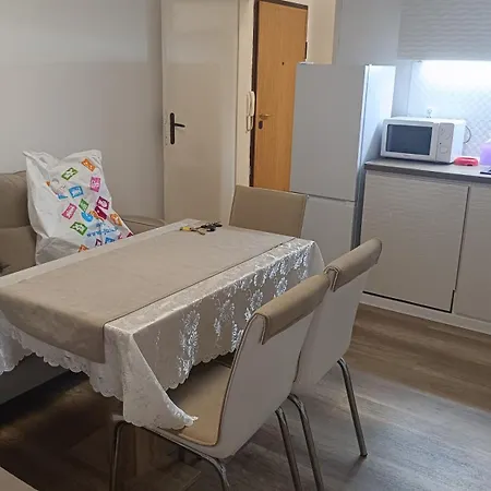 Apartm 9 Mara Gidik Street 16