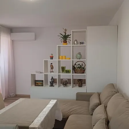 Apartment Apartm 9 Mara Gidik Street 16 *