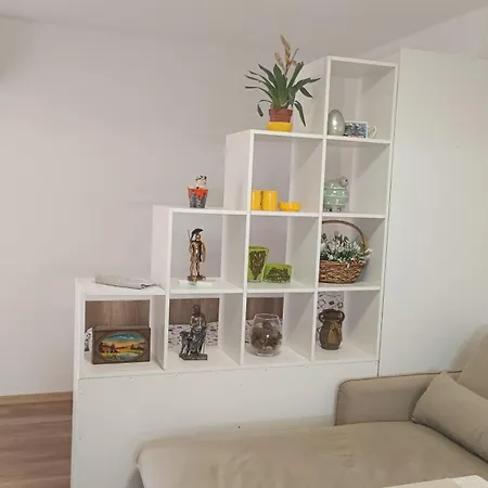 Apartm 9 Mara Gidik Street 16 *