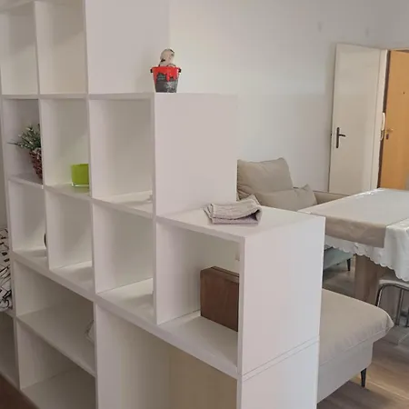 Apartm 9 Mara Gidik Street 16 아파트 *